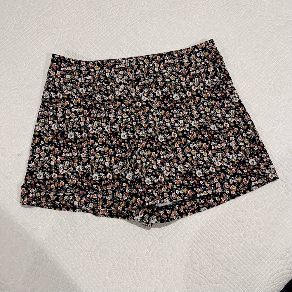 Floral fitted shorts
